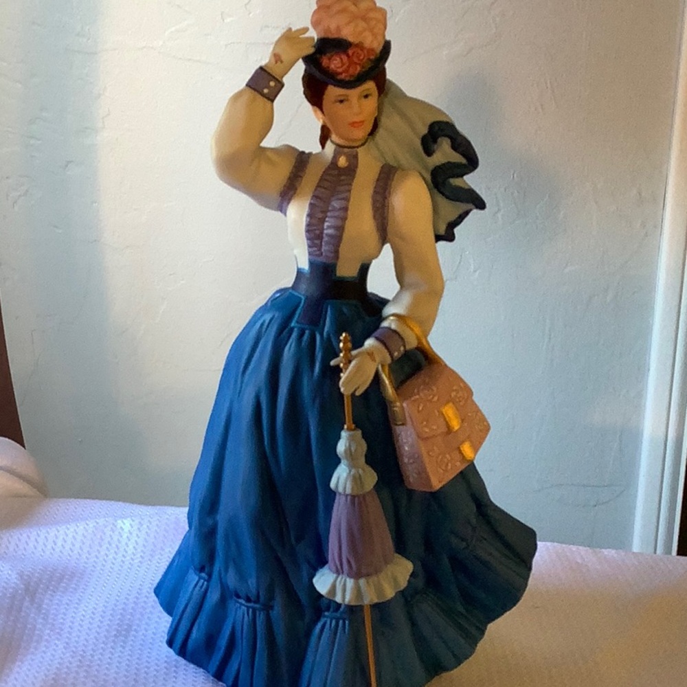 1996 Mrs. Albee Figurine